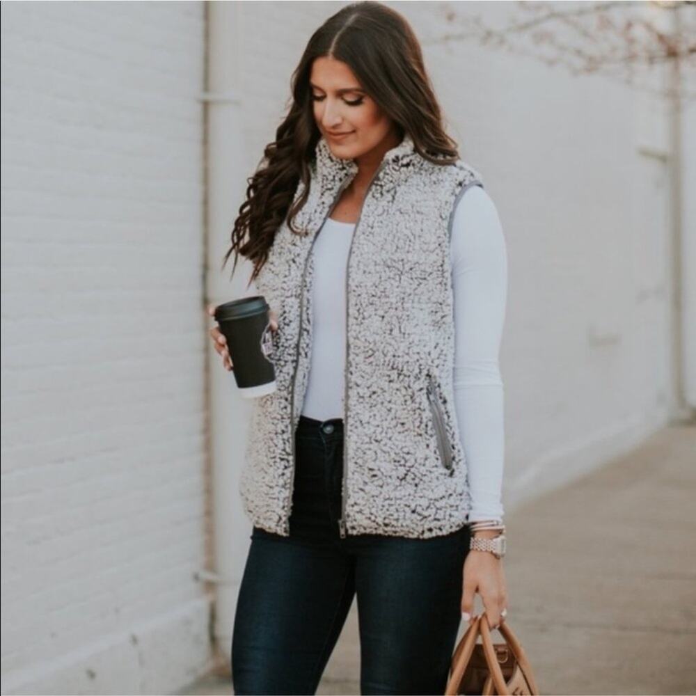 THREAD & SUPPLY Women's Gray Sleeveless Sherpa Zip Up Vest Pockets